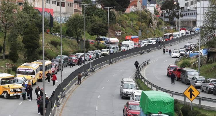 Sindicatos amenazaron con lanzar nuevas protestas tras la eliminación del subsidio al diésel en Bolivia
